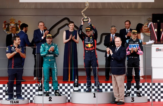 Semprotan Sampanye untuk Juara GP F1 Monaco, Max Verstappen