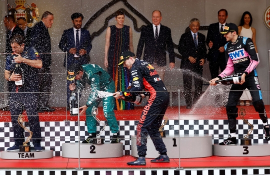 Semprotan Sampanye untuk Juara GP F1 Monaco, Max Verstappen