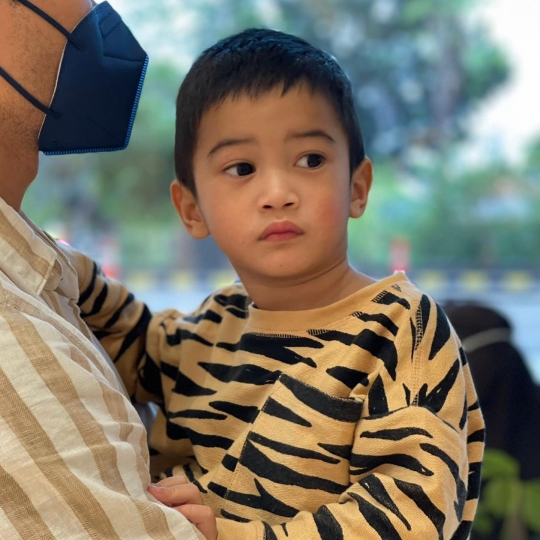 6 Potret Ganteng Rasheed Anak Kedua Nabila Syakieb, Netizen 'Copy Paste Ibunya'