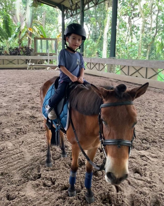 6 Potret Ganteng Rasheed Anak Kedua Nabila Syakieb, Netizen 'Copy Paste Ibunya'