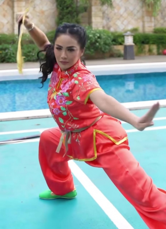 Aksi Keren Krisdayanti Berlatih Wushu Sukses Curi Perhatian Netizen