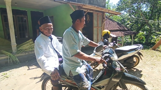 Potret Mbah Kaib, Jemaah Haji Berusia Satu Abad Asal Malang