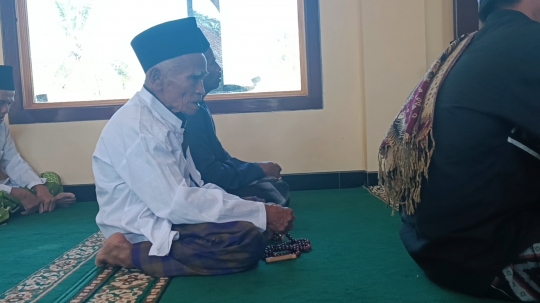 Potret Mbah Kaib, Jemaah Haji Berusia Satu Abad Asal Malang