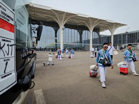 Perdana, Jemaah Haji Indonesia Penerbangan Embarkasi Kertajati Tiba di Madinah