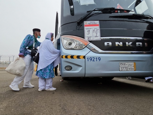 Perdana, Jemaah Haji Indonesia Penerbangan Embarkasi Kertajati Tiba di Madinah