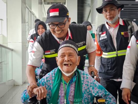 Perdana, Jemaah Haji Indonesia Penerbangan Embarkasi Kertajati Tiba di Madinah