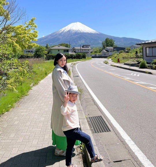 6 Potret Chef Arnold Bareng Keluarga Liburan ke Jepang, Arthur & Baby Timo Cute Abis