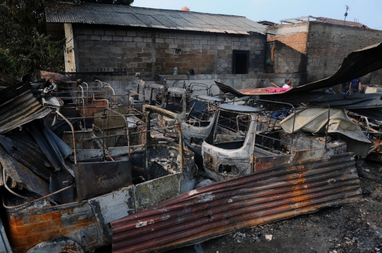 Puluhan Bangunan Semi Permanen hingga Pangkalan Bajaj di Duren Sawit Ludes Terbakar