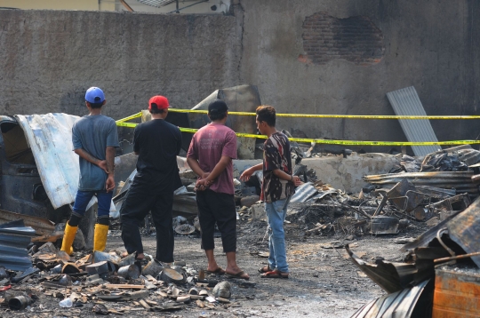 Puluhan Bangunan Semi Permanen hingga Pangkalan Bajaj di Duren Sawit Ludes Terbakar