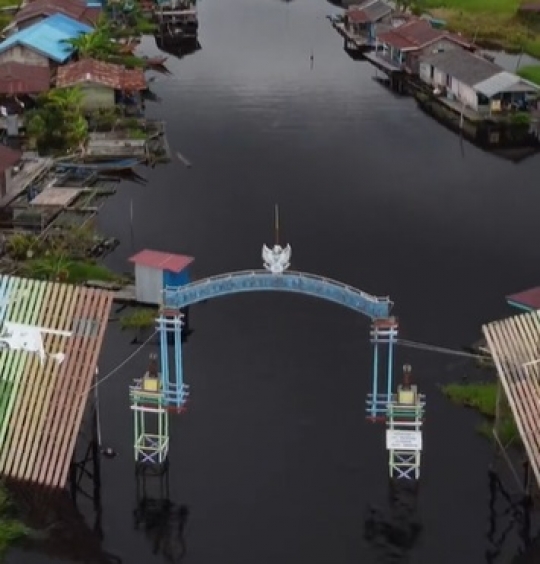 Melihat Istimewanya Desa tak Punya Daratan, Ada Jembatan Buka Tutup & Masjid Apung