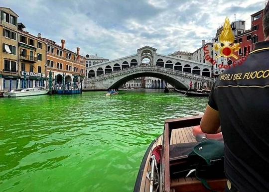 Misteri Perairan di Venesia Menghijau Akhirnya Terpecahkan, Ini Penyebabnya