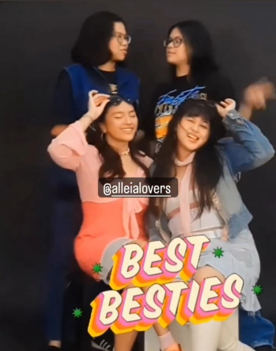 Deretan Gaya Stunning Alleia Anak Ariel Noah saat Jalani Sesi Foto Bareng Bestie