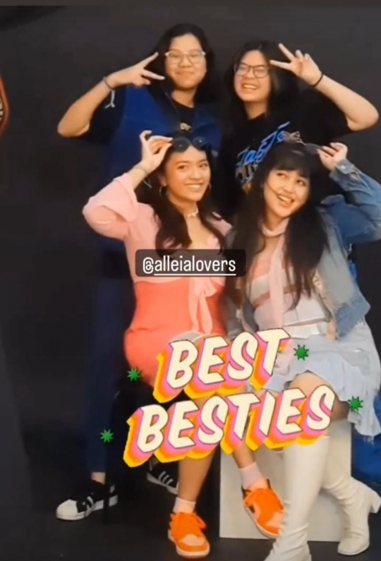 Deretan Gaya Stunning Alleia Anak Ariel Noah saat Jalani Sesi Foto Bareng Bestie