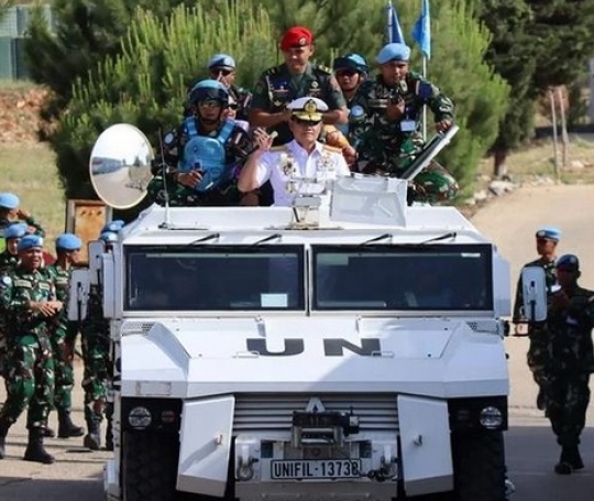 Panglima TNI Naik Kendaraan Tempur Pasukan Garuda, Langsung Beri Perintah Tak Terduga