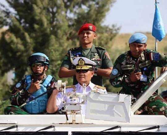 Panglima TNI Naik Kendaraan Tempur Pasukan Garuda, Langsung Beri Perintah Tak Terduga