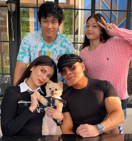 6 Foto Terbaru Deddy Corbuzier, Dagunya Nampak Berbeda & Ramai Dikomentari