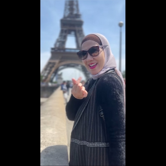 7 Potret Keseruan Venna Melinda Liburan di Paris, Penampilannya Curi Perhatian