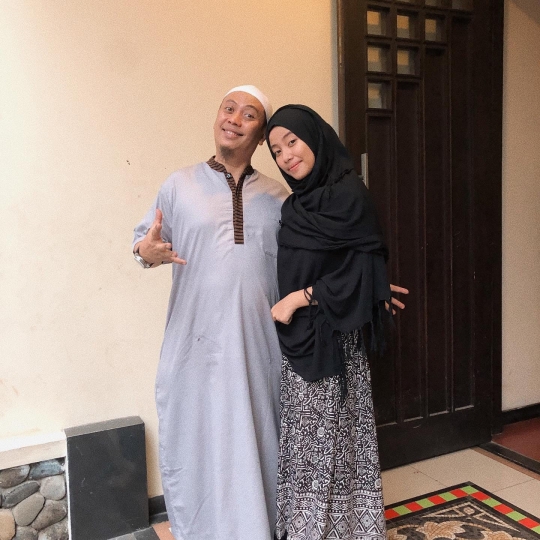 7 Potret Cantik Ghaniya Salma Anak Opick, Gaya Hijab Masih Terlihat Rambut Disorot