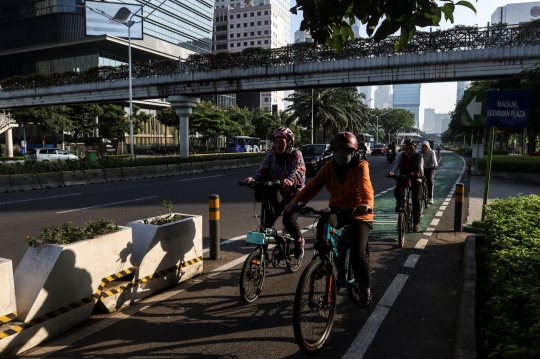 Hari Libur Pancasila, Warga Ramai Berolahraga di Jalan Jenderal Sudirman