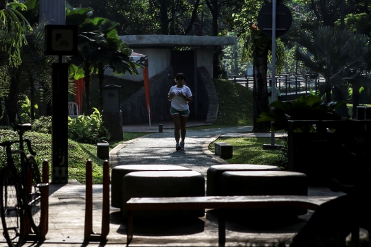 Hari Libur Pancasila, Warga Ramai Berolahraga di Jalan Jenderal Sudirman