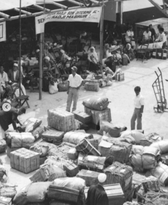 Penampakan Jemaah Haji Kembali ke Tanah Air Tahun 1965, Lewat Jalur Laut di Palembang