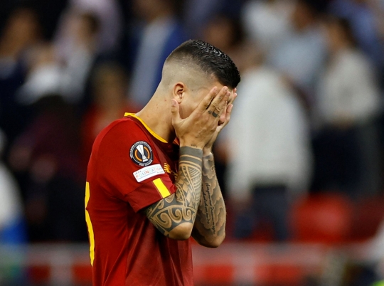 Sevilla Angkat Trofi Juara Liga Eropa 2022/2023 usai Tekuk AS Roma 3-1