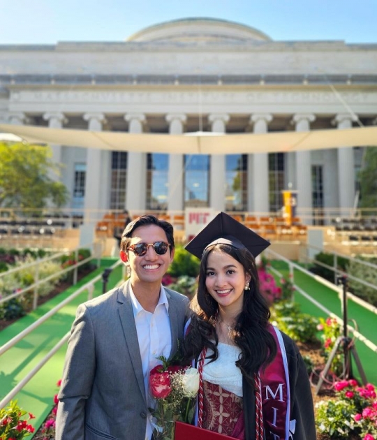 6 Momen Bahagia Sabrina Anggraini Jalani Wisuda di MIT Kampus Terbaik Dunia