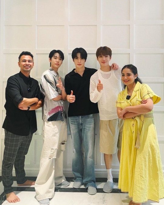 Deretan Foto Personel NCT DoJaeJung saat Berkunjung ke Rumah Raffi Ahmad, Bikin Heboh