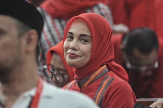 Ganjar Resmikan Rumah Aspirasi Relawan Pemenangan Pilpres 2024 dengan Potong Tumpeng