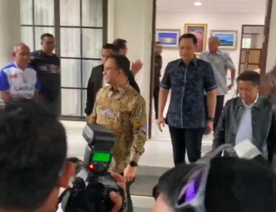 Momen Akrab Anies-AHY Dapat Wejangan dari SBY di Pacitan