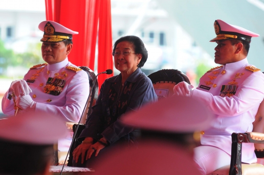 Senyum Megawati Soekarnoputri Resmikan KRI Bung Karno-369 di Dermaga Kolinlamil