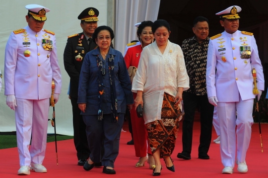 Senyum Megawati Soekarnoputri Resmikan KRI Bung Karno-369 di Dermaga Kolinlamil