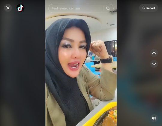 3 Potret Ibu Kades Cantik Bikin Betah Warganya, Nomor 1 Bulu Matanya Lentik & Cetar