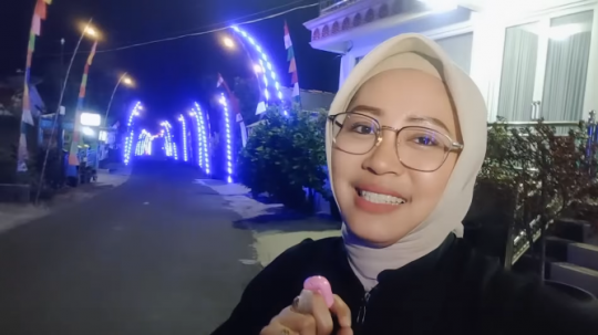 3 Potret Ibu Kades Cantik Bikin Betah Warganya, Nomor 1 Bulu Matanya Lentik & Cetar