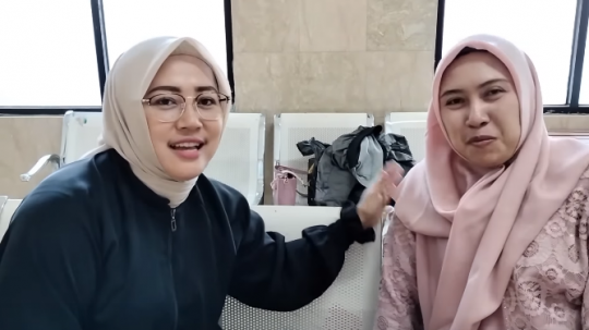 3 Potret Ibu Kades Cantik Bikin Betah Warganya, Nomor 1 Bulu Matanya Lentik & Cetar