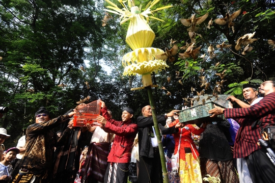 Peringati Hari Lingkungan Hidup, Aktivis dan Akademisi UI Gelar Sedekah Hutan