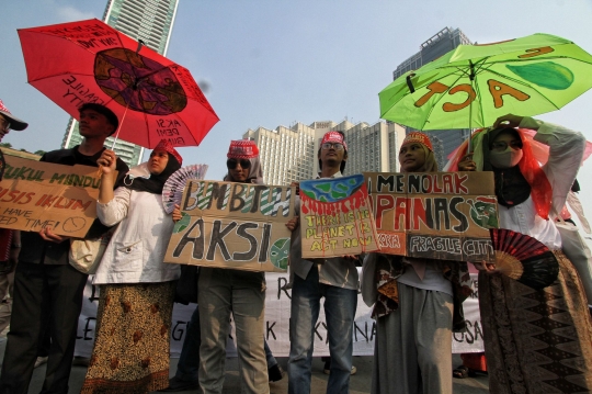 Karnaval Lingkungan Suarakan Krisis Iklim dan Demokrasi di Indonesia