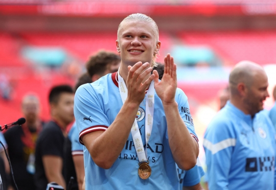 Selebrasi Man City Juara Piala FA Curi Perhatian Presenter Cantik & Pangeran William