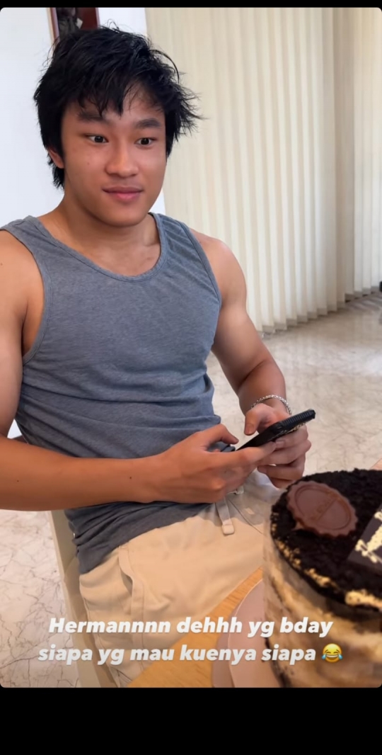 Potret Azka Anak Deddy Corbuzier Ultah ke-17, Tubuhnya yang Makin Kekar Bikin Salfok