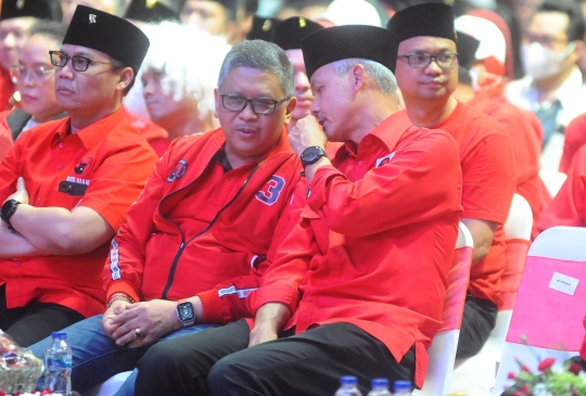 Semringah Ganjar Pranowo Bertemu Para Relawan di Hall Basket GBK