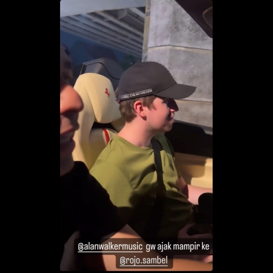 6 Momen Alan Walker Kunjungi Rumah Raffi Ahmad, Makan Mie Kocok Hingga Disajikan Sate