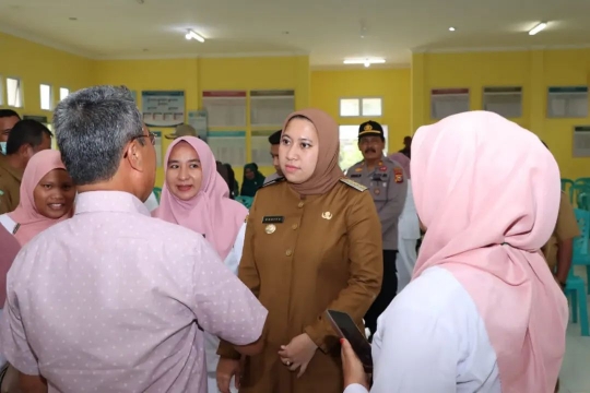 Potret Cantik Ibu Bupati Bikin Nyaman Warganya, Nomor 4 Alisnya Cetar Membahana