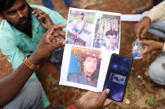Tangis Histeris Keluarga Korban Kecelakaan Kereta Maut di India Pecah