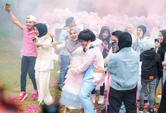 10 Momen Bahagia Aurel Gelar Gender Reveal, ini Jenis Kelamin Calon Anak Kedua