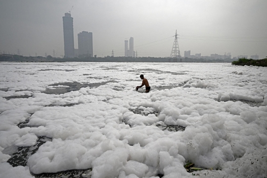 Ironi Sungai Yamuna di India, Dianggap Suci tapi Dipenuhi Limbah Busa Beracun