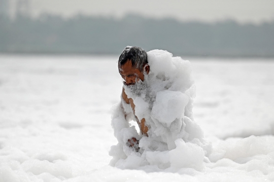 Ironi Sungai Yamuna di India, Dianggap Suci tapi Dipenuhi Limbah Busa Beracun