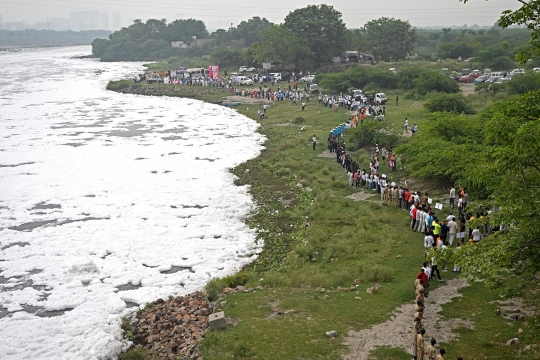 Ironi Sungai Yamuna di India, Dianggap Suci tapi Dipenuhi Limbah Busa Beracun