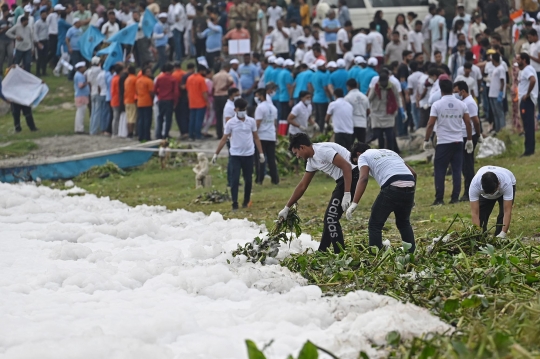 Ironi Sungai Yamuna di India, Dianggap Suci tapi Dipenuhi Limbah Busa Beracun