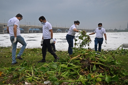 Ironi Sungai Yamuna di India, Dianggap Suci tapi Dipenuhi Limbah Busa Beracun