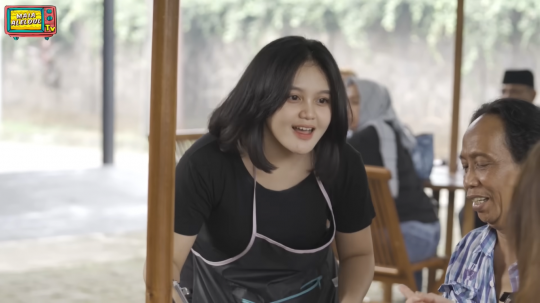 Cantik dan Putih, ini Potret Putri Komedian Mandra yang Jarang Tersorot